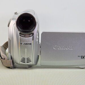 Canon ZR800 MiniDV Camcorder / 35x Optical Zoom / Made in Japan
